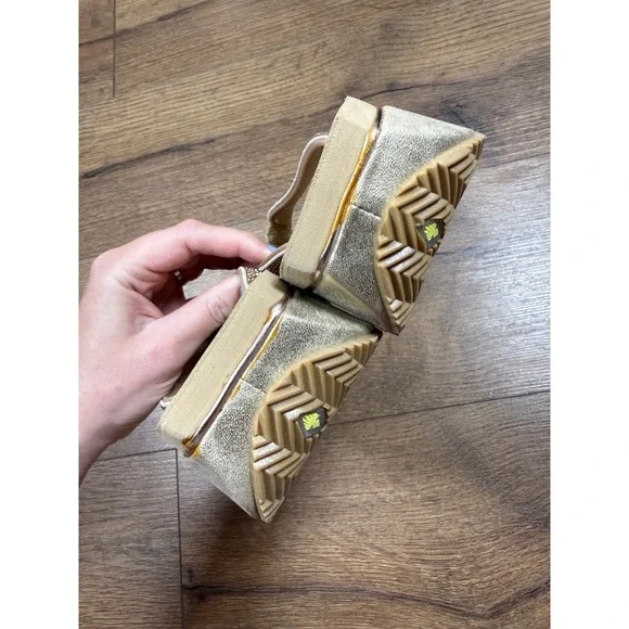 Volatile Rose Gold Rhinestone Platform Wedge Thong Sandals Womens Size 8 Gold - Picture 5 of 7